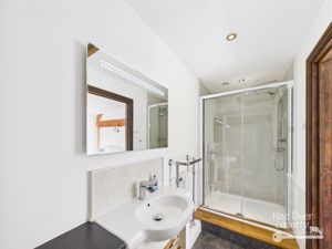 Ensuite- click for photo gallery